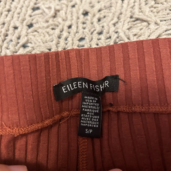 Eileen Fisher Ribbed Cropped Rustic Red Pants - Picture 4 of 4